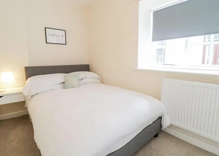 The Old Stables - Pet-Friendly Stay Near Ruthin Castle With Parking