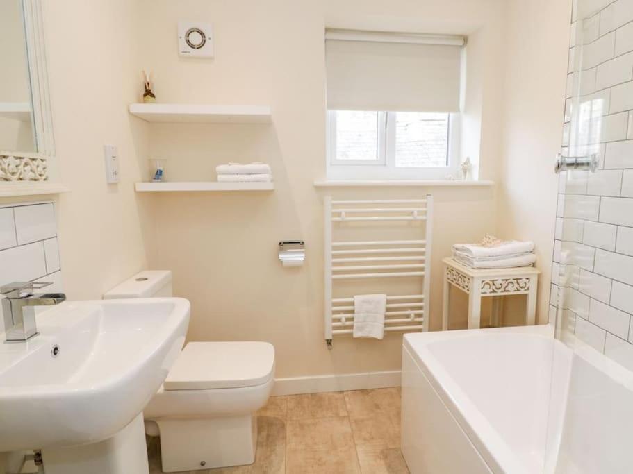 The Old Stables - Pet-friendly Near Castle With Parking Holiday home