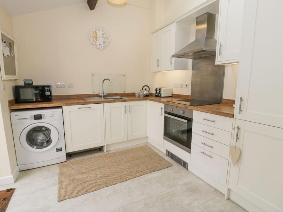 The Old Stables - Pet-friendly Near Castle With Parking Holiday home *