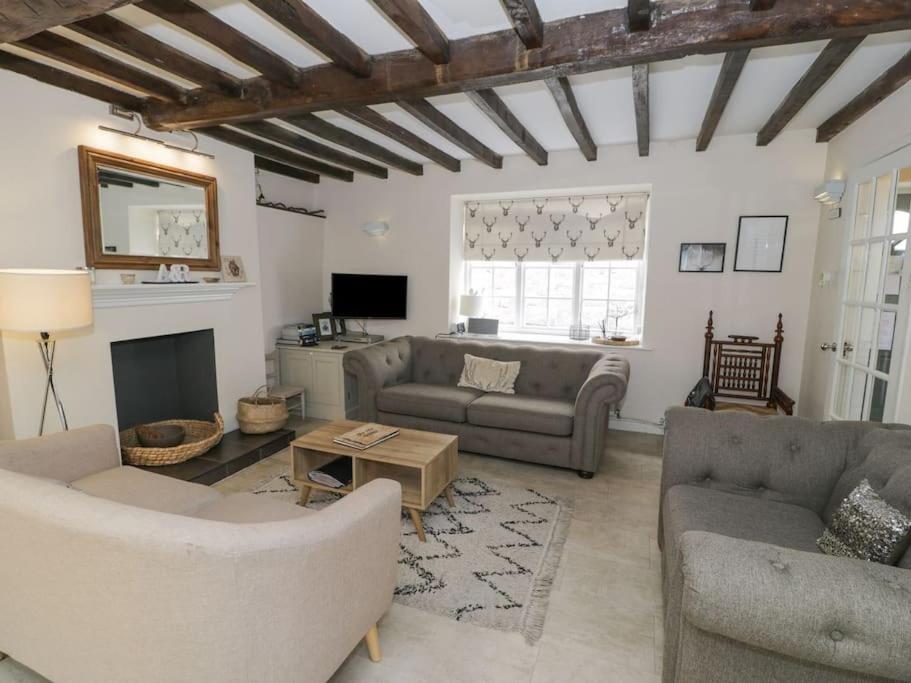 The Old Stables - Pet-friendly Near Castle With Parking Ruthin