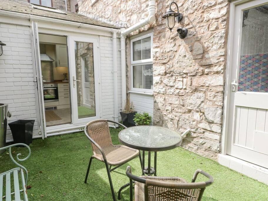 The Old Stables - Pet-friendly Near Castle With Parking