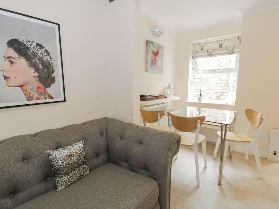 The Old Stables - Pet-friendly Near Castle With Parking Holiday home *